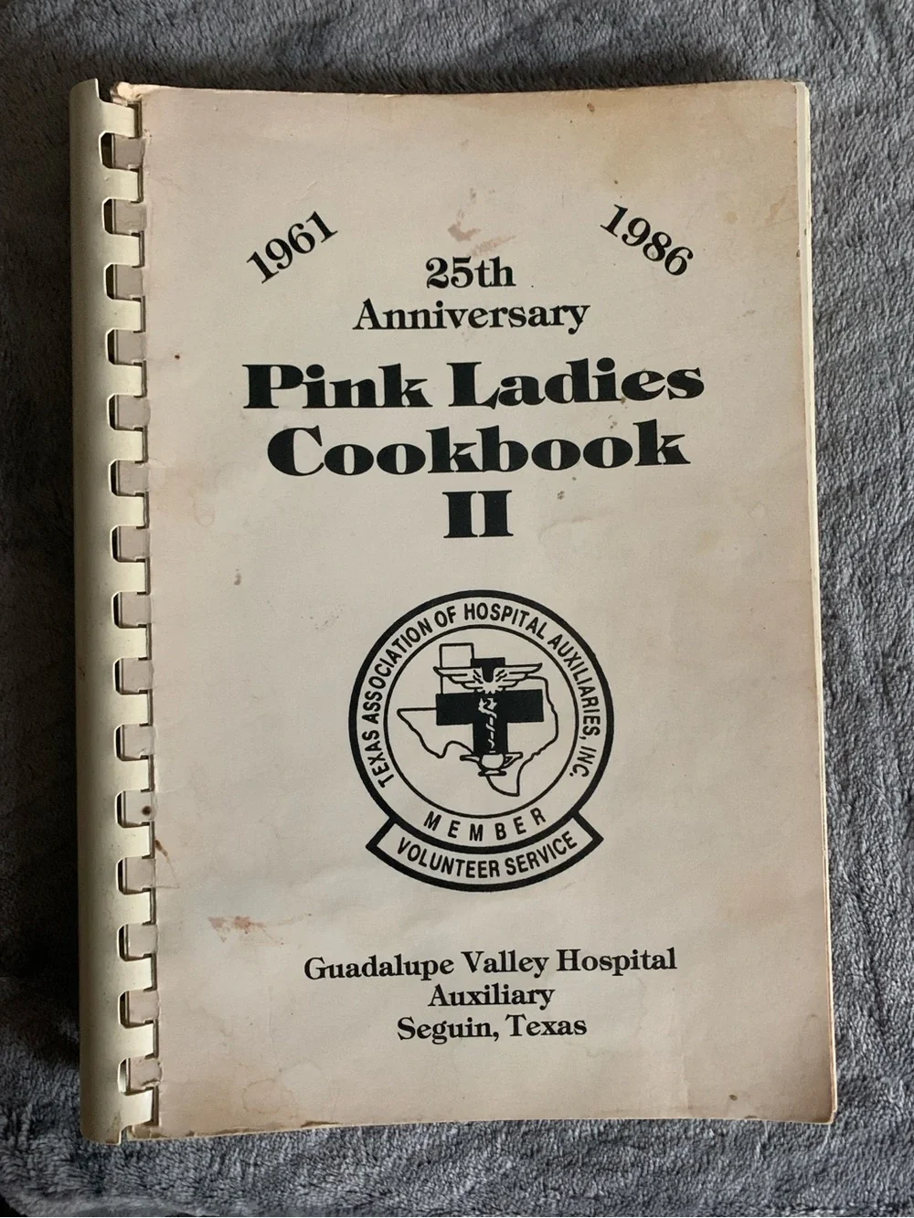 1986 Guadalupe Valley Hospital Auxiliary, Seguin, Texas Pink Ladies Cookbook EUC